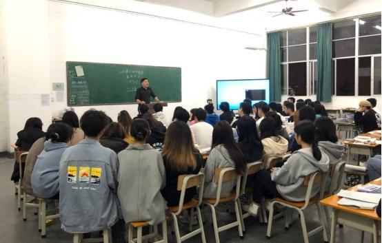 本科六檔論下，成人非學歷教育的困境與出路